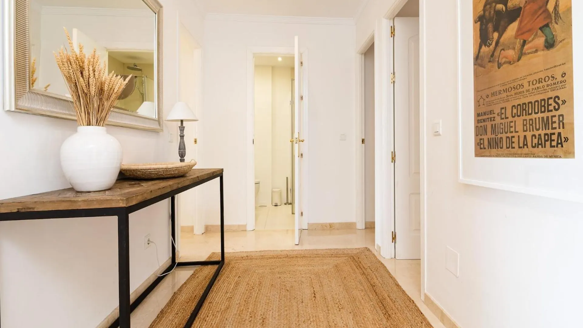 Lovely Apartment With Shared Pool 마르베야